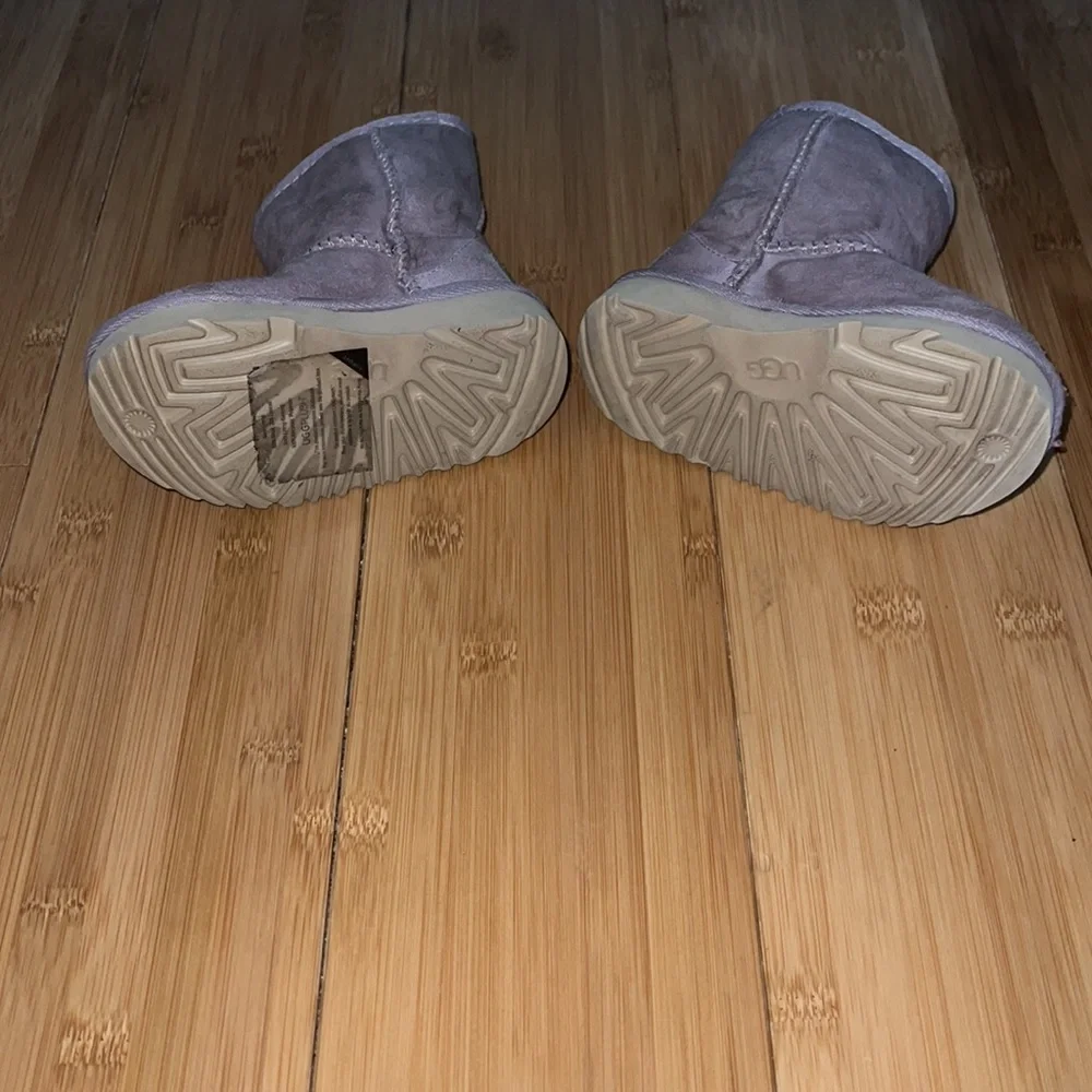 Lilac UGG boot for toddler girl